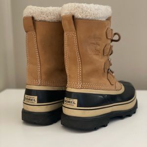 SOREL - Women's Caribou Waterproof Boot. Size: 7 Color: Buff